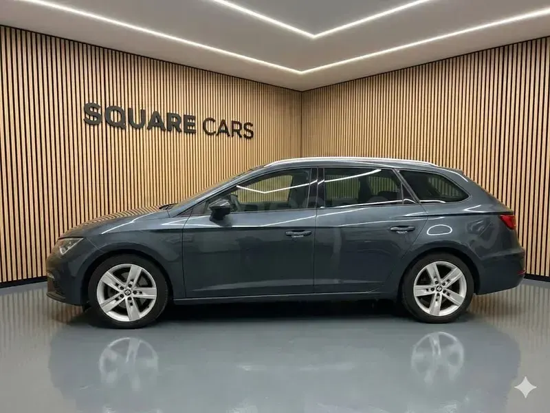 Usado Seat Leon FR 150 CV (110 kW) 2020 Gris / plata Familiar