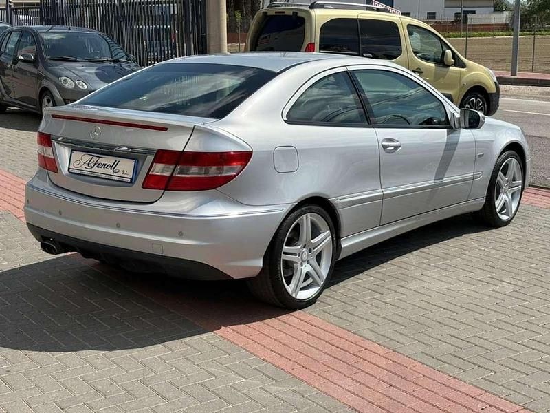 Usado Mercedes CLC160 129 CV (94 kW) 2009 Gris Utilitario