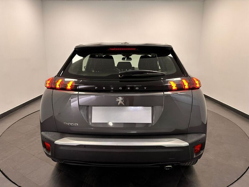 Usado Peugeot 2008 Active 110 CV (80 kW) 2021 Gris SUV