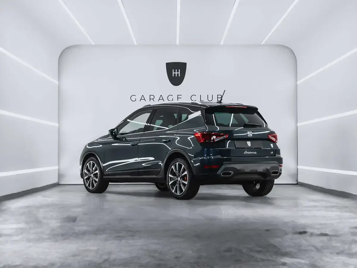 Usado Seat Arona FR 116 CV (85 kW) 2025 Gris / plata SUV