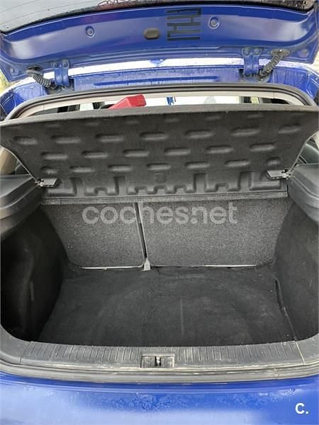 Usado Seat Ibiza 100 CV (73 kW) 2004 Azul Berlina