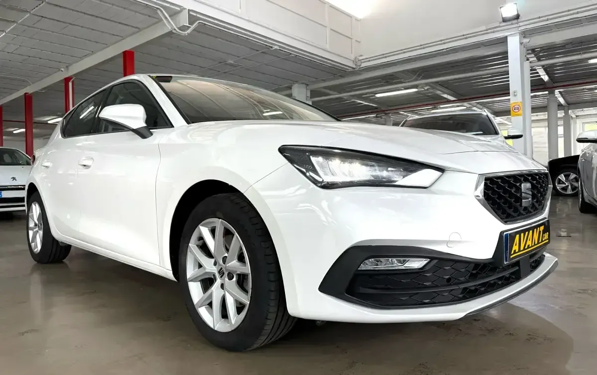 Usado Seat Leon Style 115 HP (84 kW) 2021 Branco Sedan