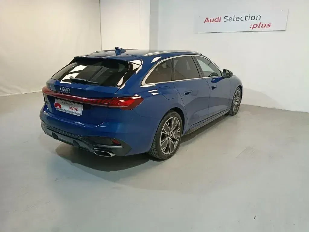 Käytetty Audi A5 Advanced 204 HP (150 kW) 2025 Sininen Farmari