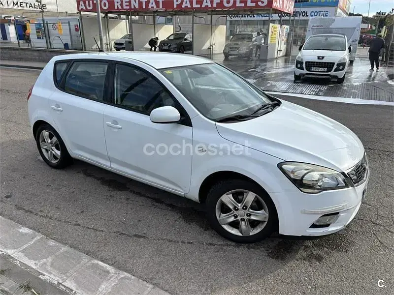 Usado Kia Ceed Active 126 CV (92 kW) 2011 Blanco Utilitario