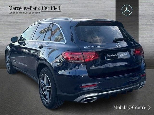 Usado Mercedes GLC300 AMG line 245 CV (180 kW) 2022 Cavansitblau  metallic paint