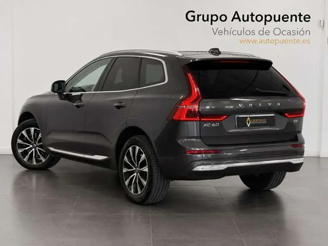 Usado Volvo XC60 Plus 197 CV (144 kW) 2022 Gris SUV
