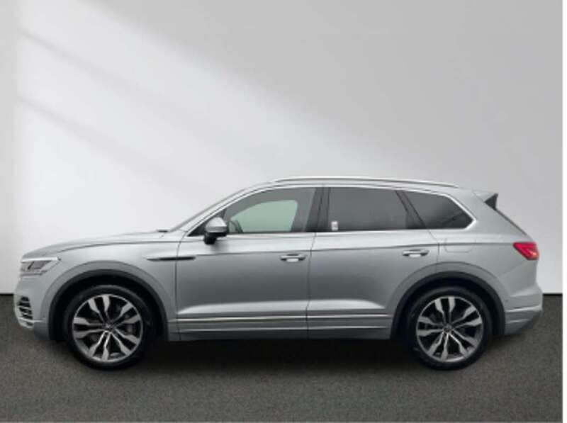 Usado VW Touareg Elegance 381 CV (280 kW) 2023 Plateado SUV