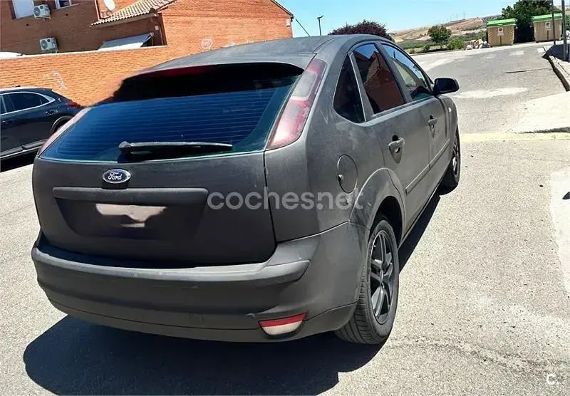 Usado Ford Focus Trend 100 CV (73 kW) 2006 Negro Berlina