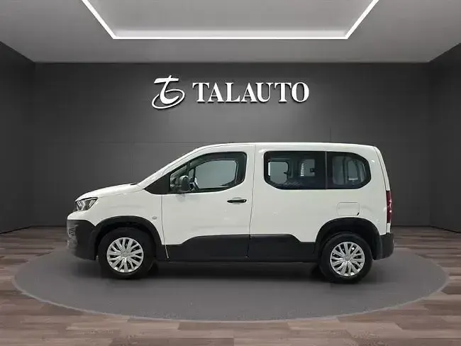 Usado Peugeot Rifter Active 99 CV (72 kW) 2021 Blanco Monovolumen