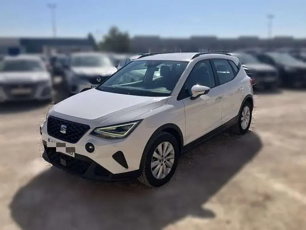 Usado Seat Arona Style 110 CV (80 kW) 2024 Blanco SUV
