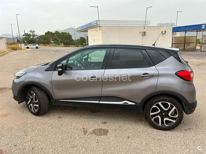 Usado Renault Captur Zen 90 CV (66 kW) 2014 Gris / plata SUV