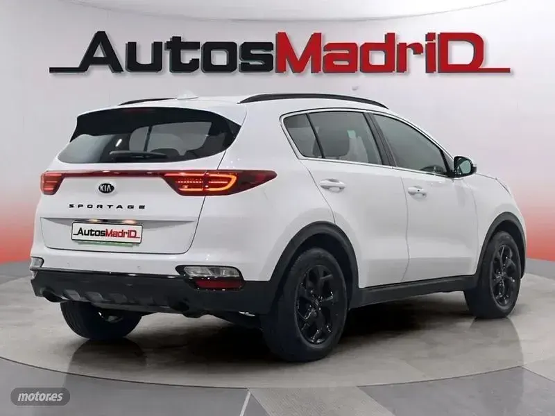 Usado Kia Sportage 136 CV (100 kW) 2021 Negro SUV