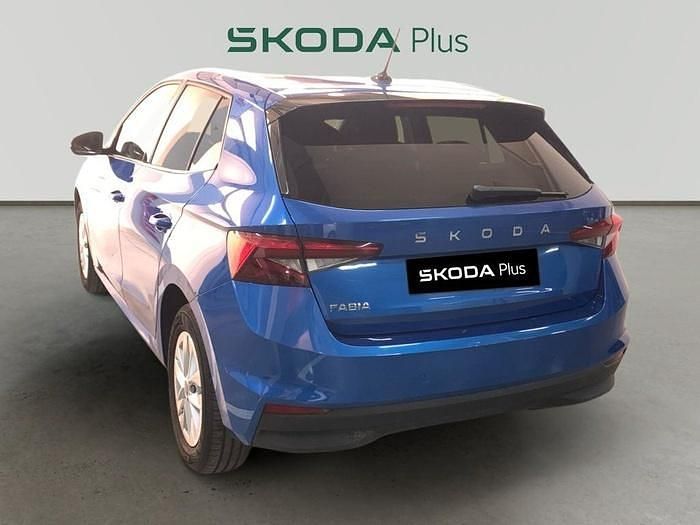 Usado Skoda Fabia Selection 95 CV (69 kW) 2025 Azul