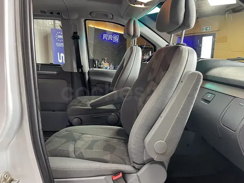 Usado Mercedes Viano 109 CV (80 kW) 2006 Gris / plata Monovolumen