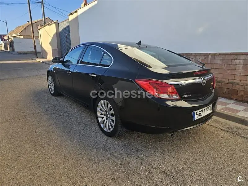 Usado Opel Insignia Edition 130 CV (95 kW) 2011 Negro Berlina