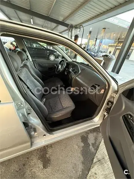 Usado Seat Ibiza Sport 75 CV (55 kW) 2001 Gris / plata Utilitario