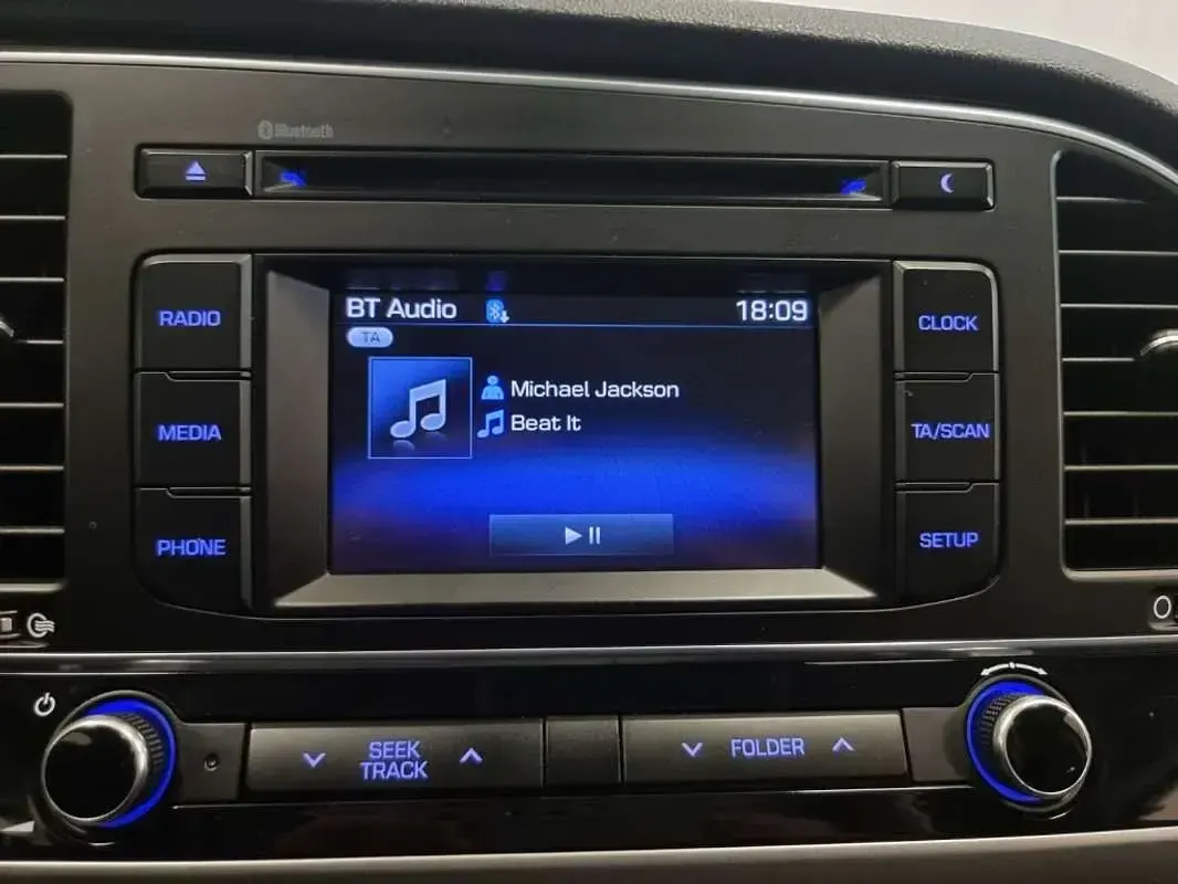 Usado Hyundai Elantra Style 135 CV (99 kW) 2017 Gris Utilitario