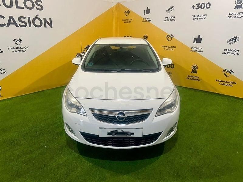 Usado Opel Astra Excellence 140 CV (102 kW) 2012 Blanco Berlina