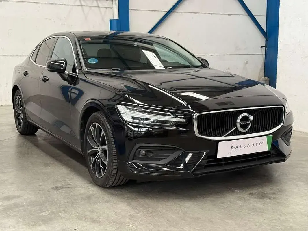Usado Volvo S60 Momentum 197 CV (144 kW) 2021 Negro Berlina