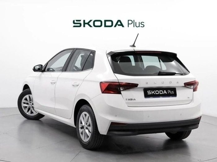 Blanco Usado 2023 Skoda Fabia Ambition Berlina | 17.500 € (Precio justo) - Imagen 1/4
