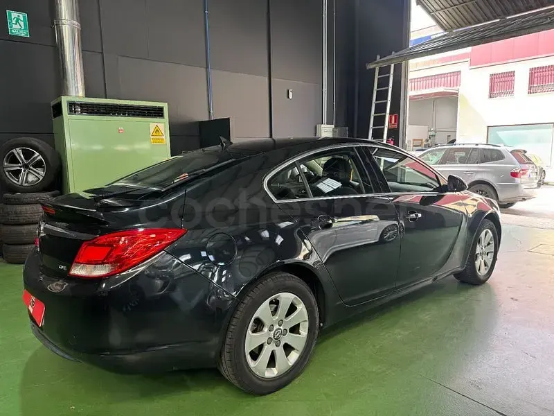 Usado Opel Insignia Selective 130 CV (95 kW) 2013 Negro Berlina