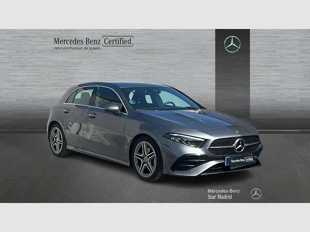 Usado Mercedes A180 136 CV (100 kW) 2025 Gris Berlina