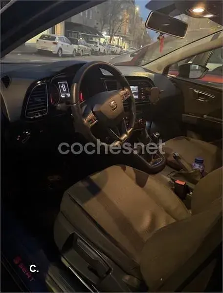 Usado Seat Leon Style 110 CV (80 kW) 2015 Negro Berlina