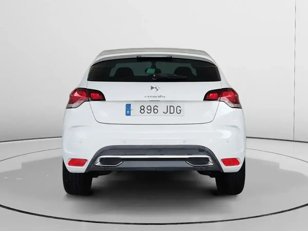 Usado DS Automobiles DS4 Design 131 CV (96 kW) 2015 Blanco Utilitario