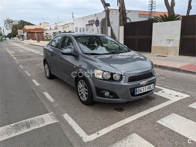 Usado Chevrolet Aveo LTZ 95 CV (69 kW) 2013 Gris / plata Berlina