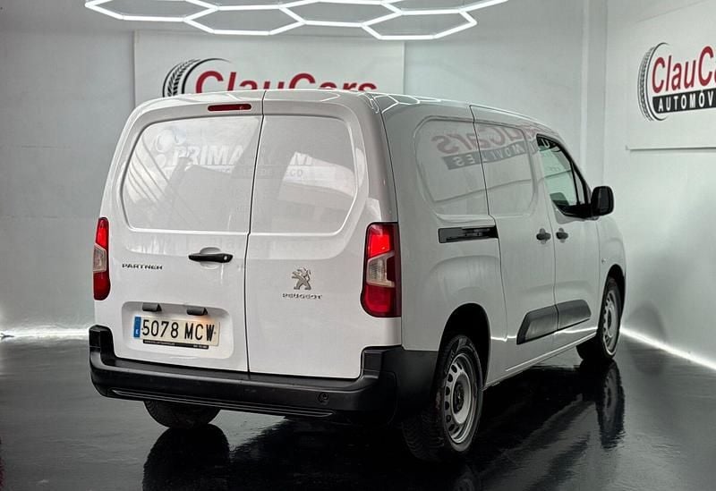 Usado Peugeot Partner S 100 CV (73 kW) 2023 Blanco Monovolumen