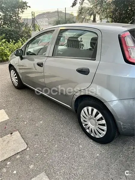 Usado Fiat Punto Evo Active 77 CV (56 kW) 2010 Gris / plata Utilitario