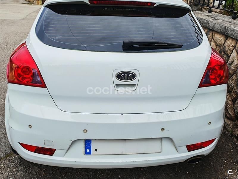 Usado Kia ProCeed 128 CV (94 kW) 2011 Blanco Berlina