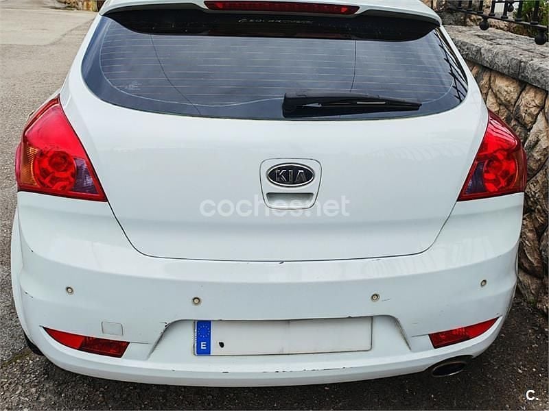 Usado Kia ProCeed 128 CV (94 kW) 2011 Blanco Berlina