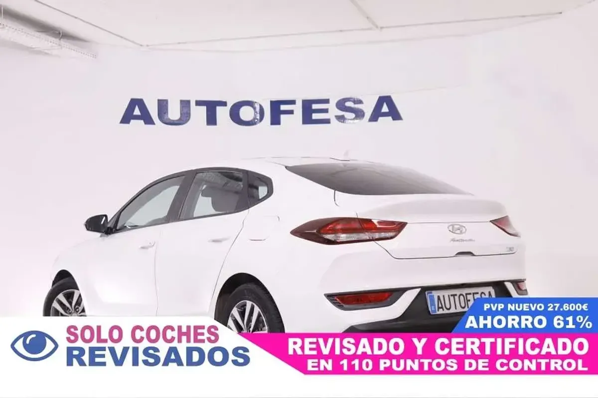 Usado Hyundai i30 120 CV (88 kW) 2018 Blanco Berlina
