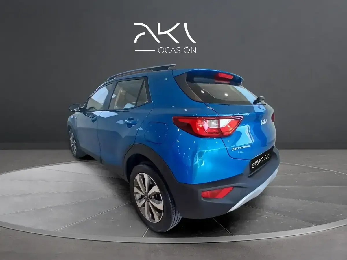 Usado Kia Stonic 84 CV (61 kW) 2022 Azul SUV