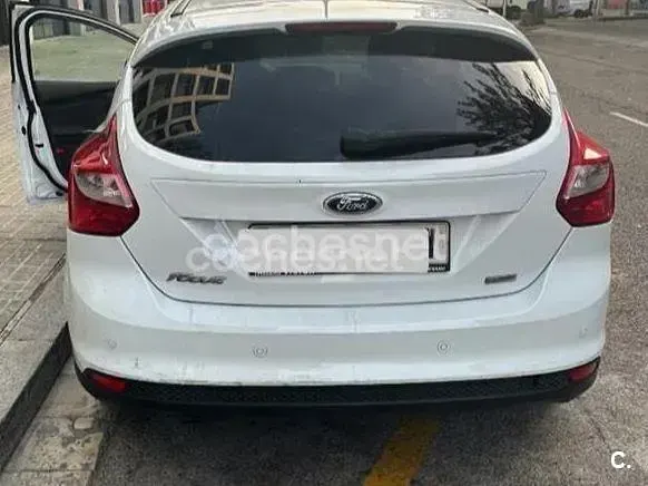 Usado Ford Focus Sport 125 CV (91 kW) 2012 Blanco Berlina