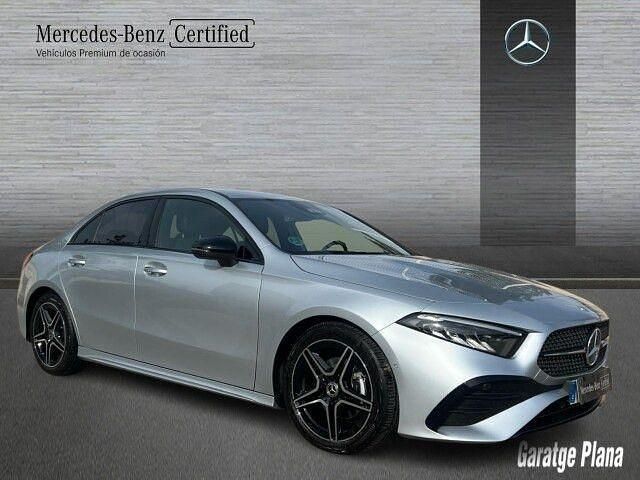 Usado Mercedes A180 116 CV (85 kW) 2025 Plata hightech