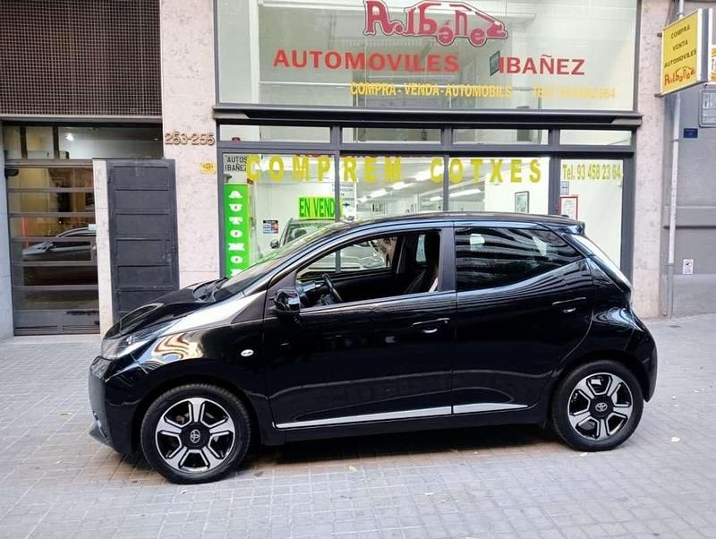 Negro Usado 2015 Toyota Aygo X-cite Utilitario | 10.500 € (Caro) - Imagen 1/4