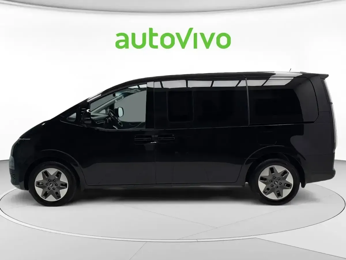 Usado Hyundai Staria 225 CV (165 kW) 2025 Negro Monovolumen