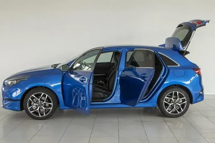 Usado Kia Ceed 136 CV (100 kW) 2022 Azul Utilitario