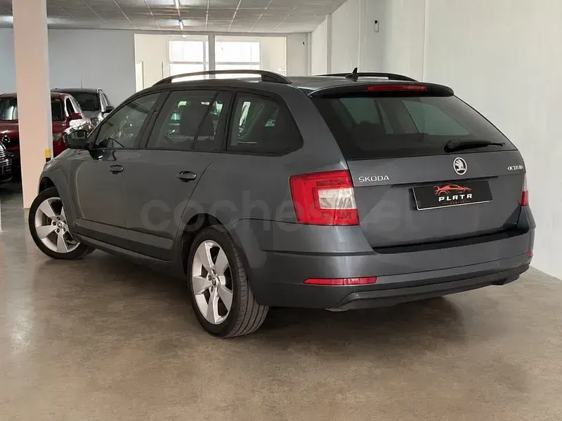 Usado Skoda Octavia Style 150 CV (110 kW) 2018 Gris / plata Familiar