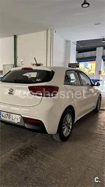 Usado Kia Rio 84 CV (61 kW) 2021 Blanco Berlina