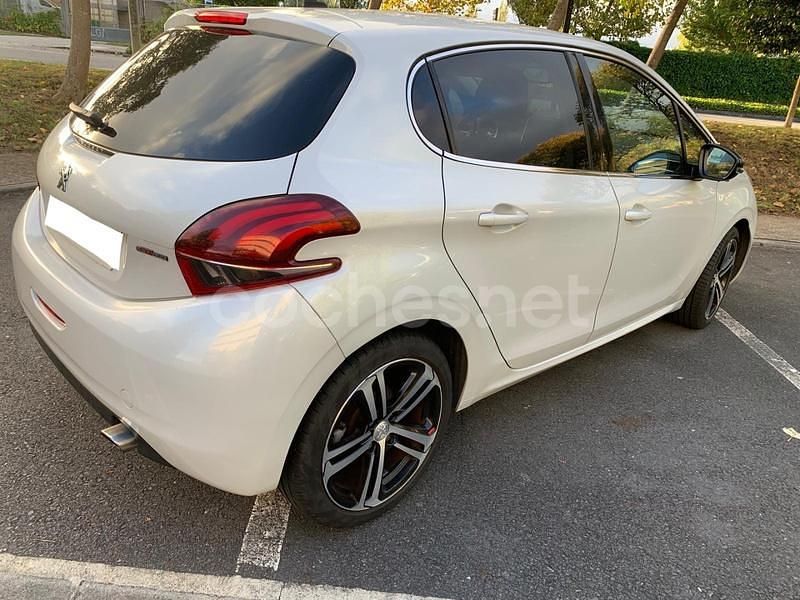 Usado Peugeot 208 Allure 110 CV (80 kW) 2017 Blanco Utilitario