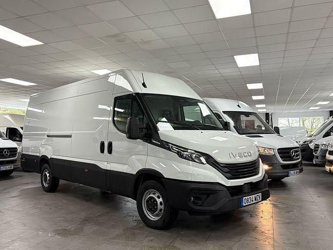 Usado Iveco Daily 160 CV (117 kW) 2025 Blanco Berlina