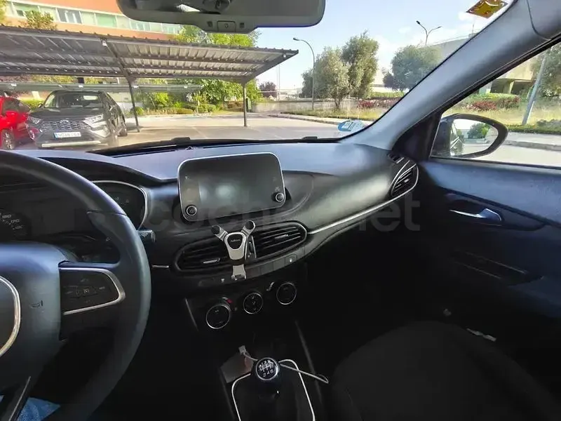 Usado Fiat Tipo Lounge 120 CV (88 kW) 2018 Negro Familiar