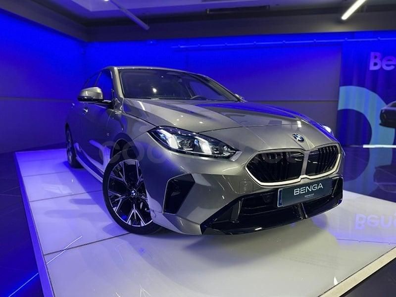 Usado BMW 120 Comfort Edition 170 CV (125 kW) 2025 Gris / plata Utilitario