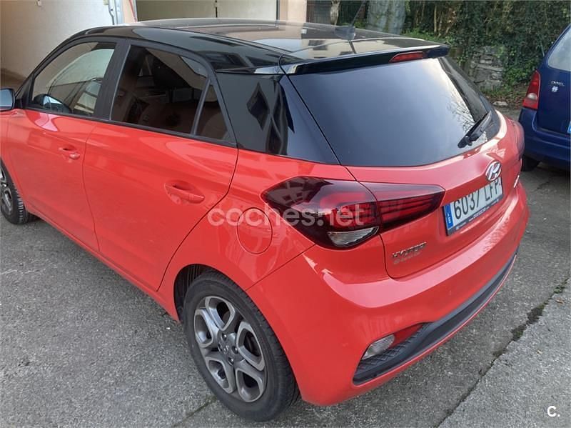 Usado Hyundai i20 100 CV (73 kW) 2020 Rojo Utilitario