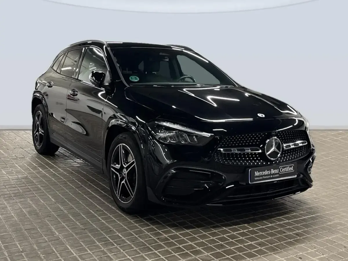 Käytetty Mercedes GLA200 150 HP (110 kW) 2024 Musta Katumaasturi