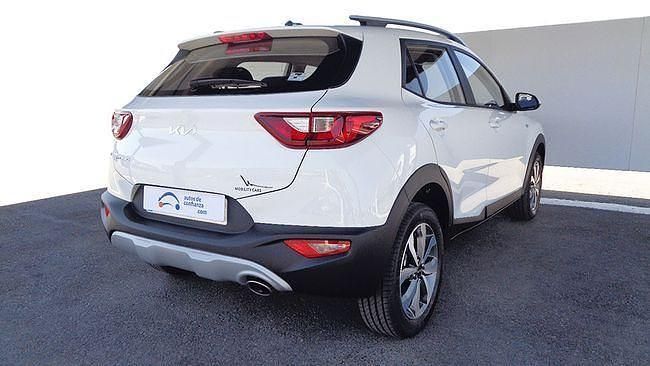 Usado Kia Stonic 84 CV (61 kW) 2022 Blanco SUV