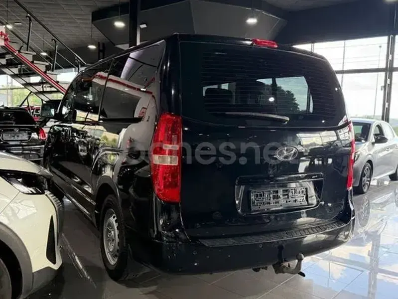 Usado Hyundai H-1 140 CV (102 kW) 2008 Negro Monovolumen